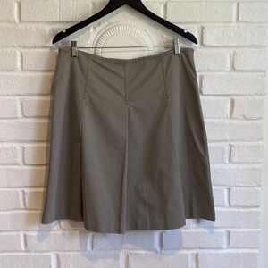 Eddie Bauer skirt size 12 NWT olive green front pleat soft outdoors athleisure